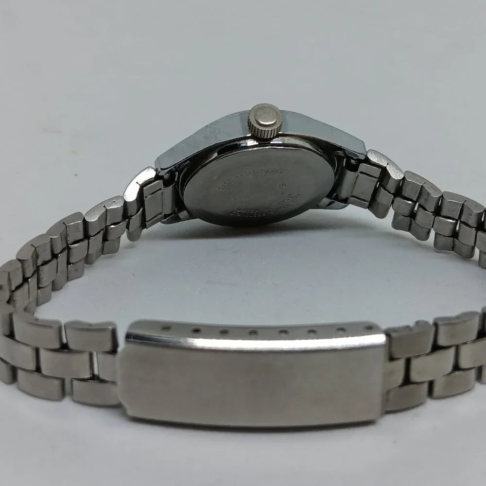 VINTAGE Timex B23 Manual Wind Women's 24mm Silver Tone Date Watch